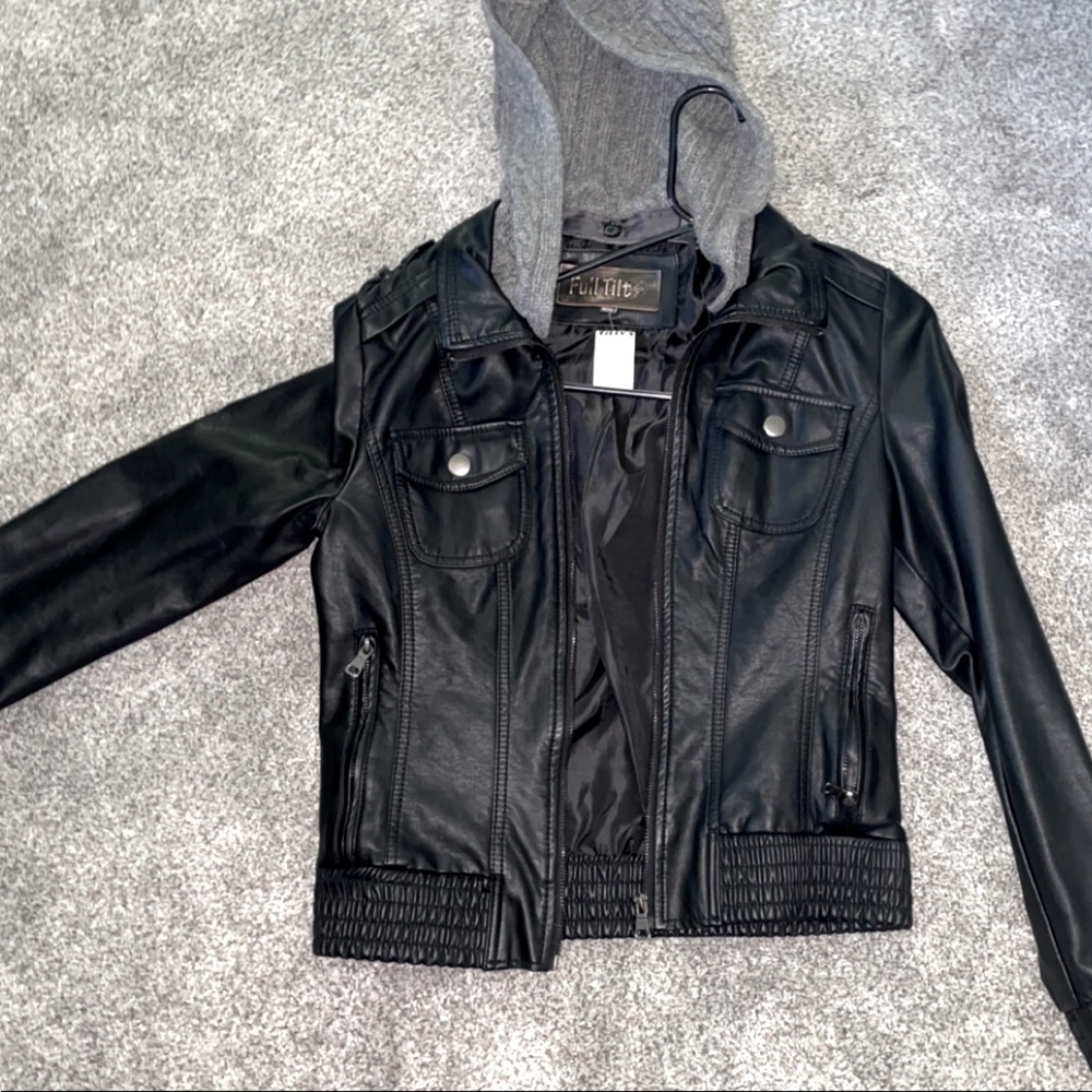 Tillys leather jacket Size M never worn